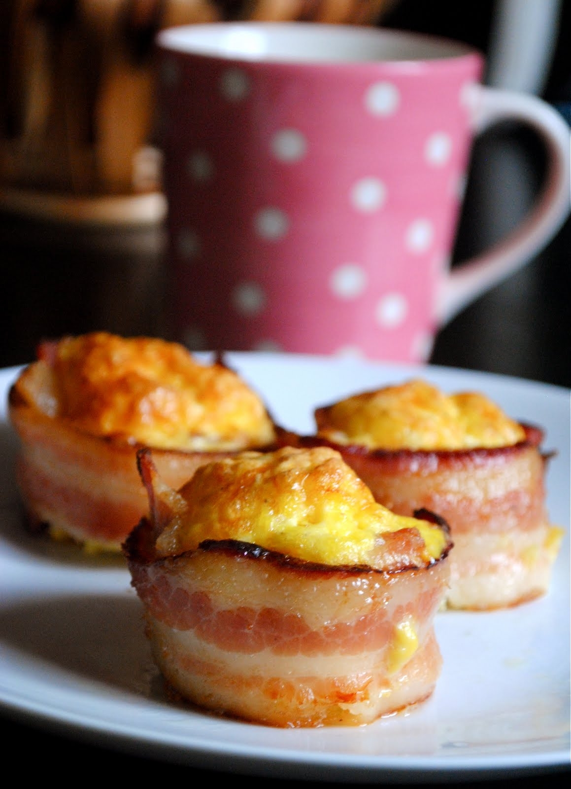 breakfast recipes: bacon-wrapped egg cups | TheMombot.com