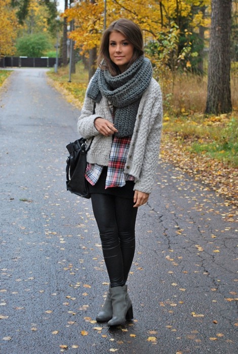 Fall outfit inspiration: layering with plaid | TheMombot.com