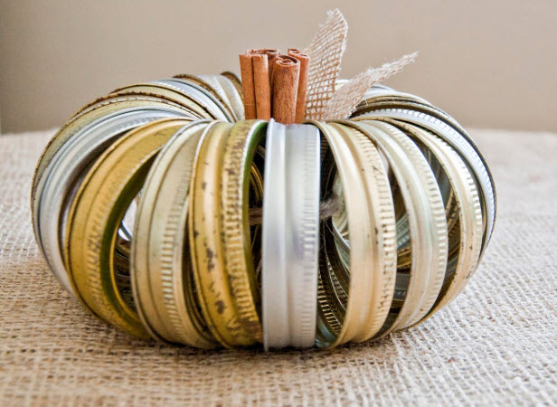 Mason jar lid Halloween crafts: canning lid pumpkin | TheMombot.com