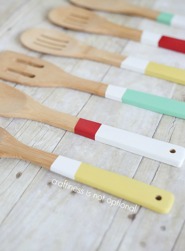 DIY colorblocked utensils, Weekend DIYs | TheMombot.com